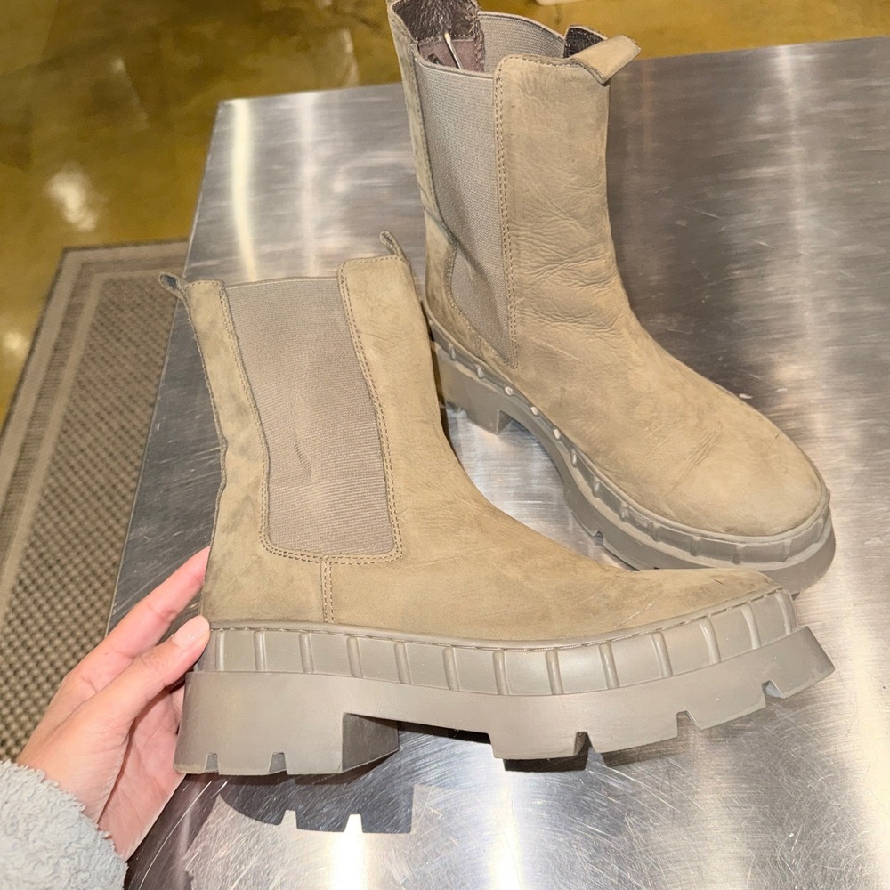 Steve Madden‎ Howler Chelsea Boots Women's Size 10 Tan Leather Lug Sole Platform - Picture 2 of 9